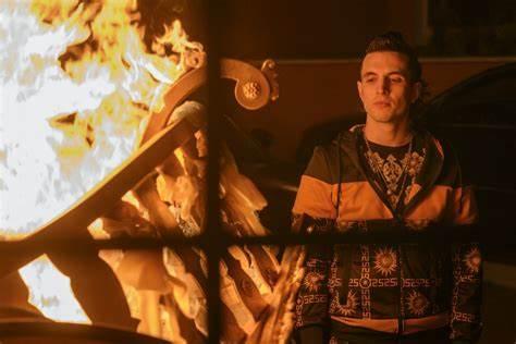 Spadino en una de tantas escenas sin sentido de Suburræterna