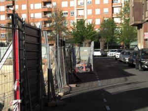 Fotografía tomada desde la zona de estacionamiento que va perdiendo espacio por culpa de las obras de El Comercio