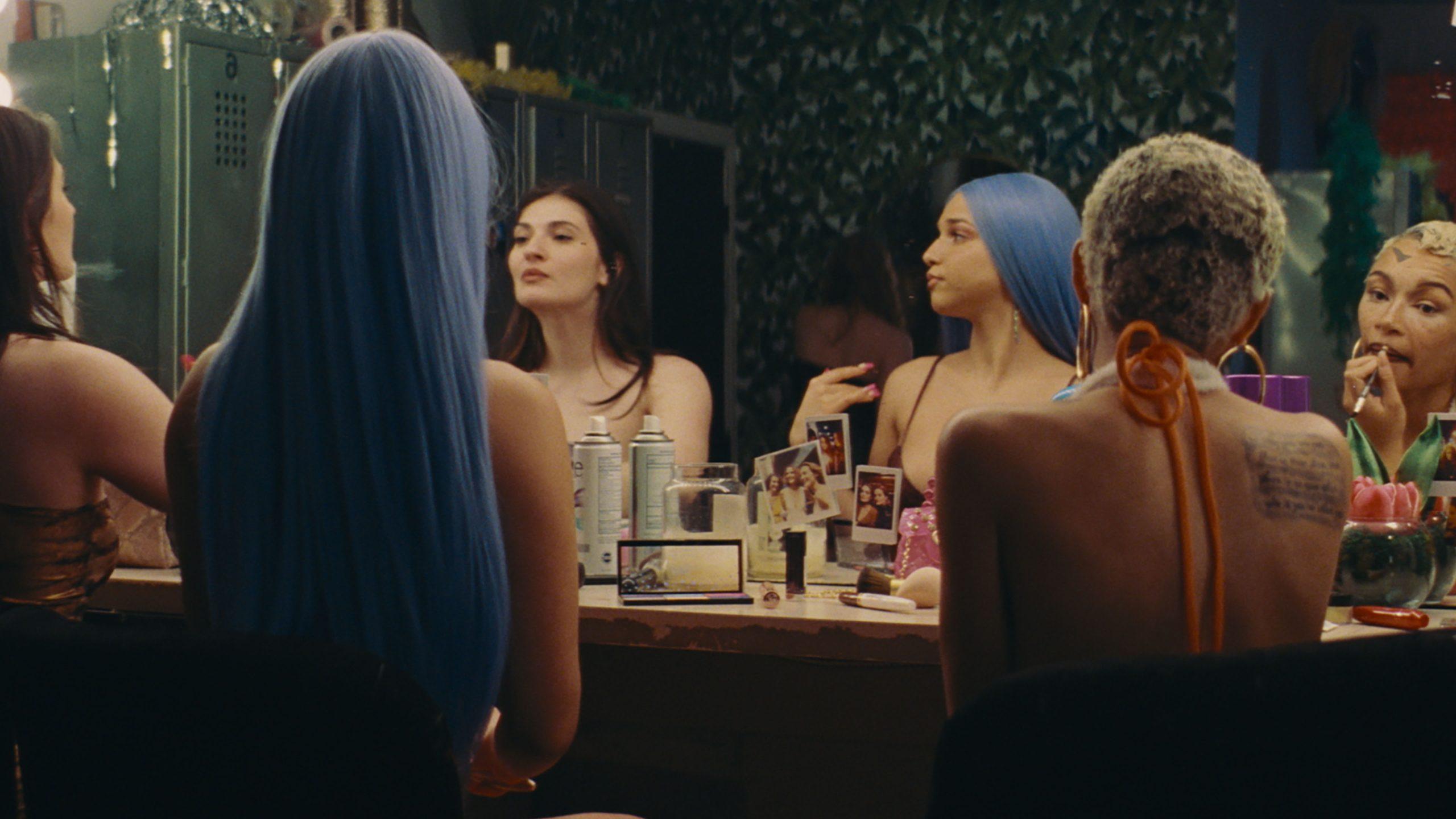 anora comedia luminosa social respeto sean baker wilder capra prostitucion